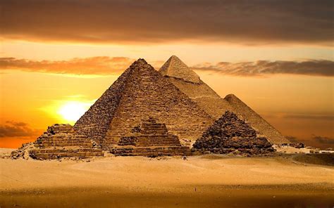 Где находятся пирамиды в египте