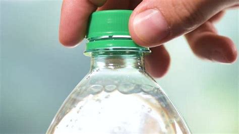 Как открыть пластиковую бутылку