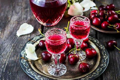 Как сделать вишневую наливку в домашних условиях на водке из свежей вишни