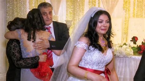 Почему невеста приседает перед женихом на турецкой свадьбе